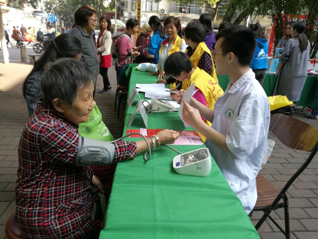 海珠｜握手、拥抱、礼节性接吻不会感染艾滋病，但是这些行为会！