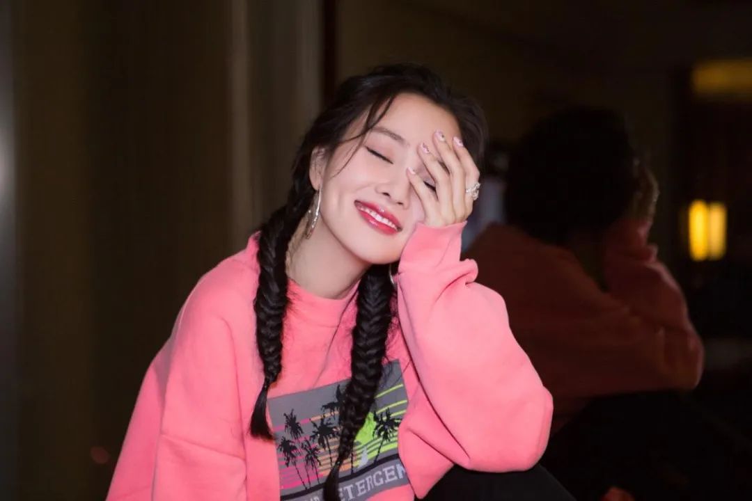 不同女明星仿妆,不同女明星扮丑