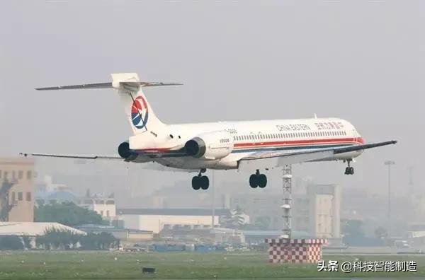 客机的机翼为什么那么长,民航飞机机翼为什么是在下方