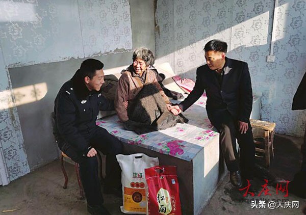 用心服务群众的警察,派出所用心服务群众