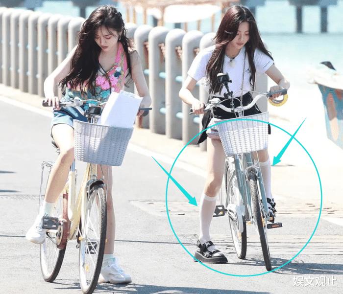 吴宣仪蓝色短裤,吴宣仪白短裤