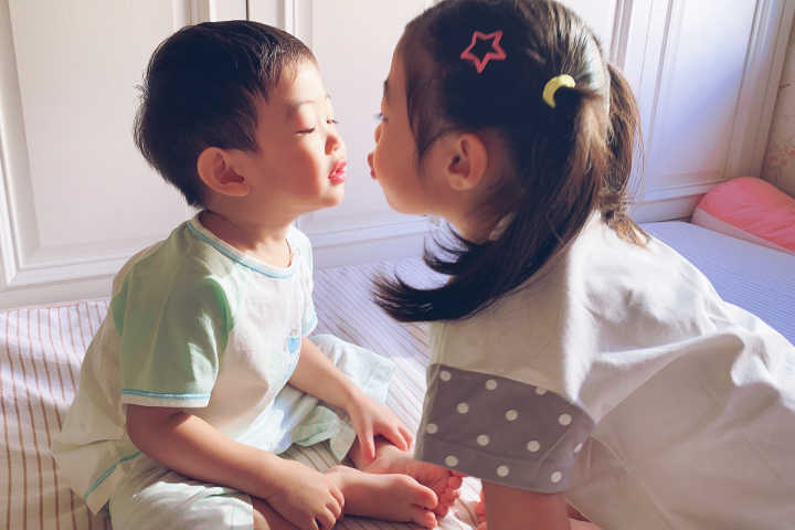 宝宝吃母乳对宝妈有哪些好处呢,瓶喂母乳会影响产量吗