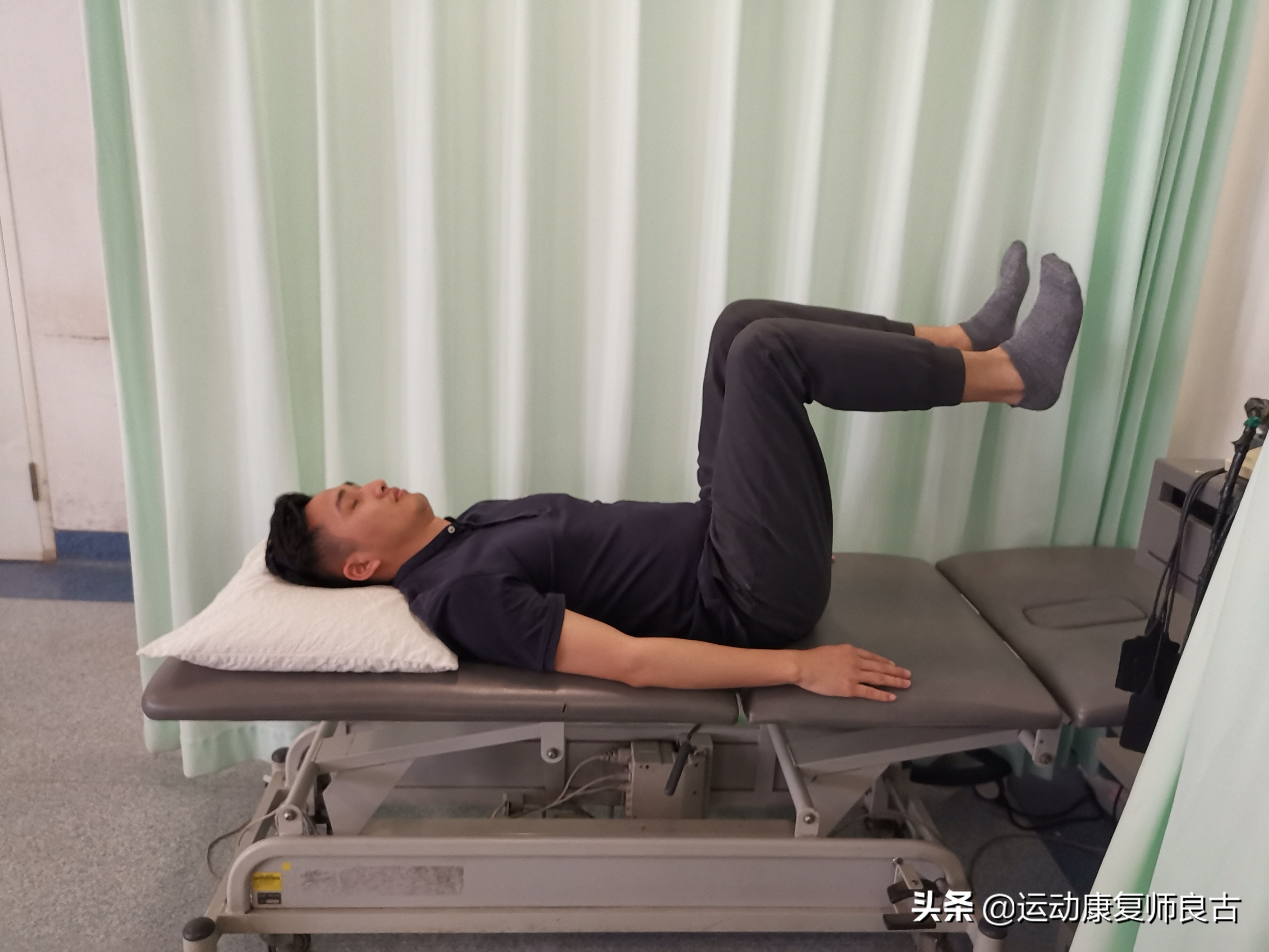 两个简单动作有效缓解腰痛，核心肌力运动疗法训练搞定避免反复发