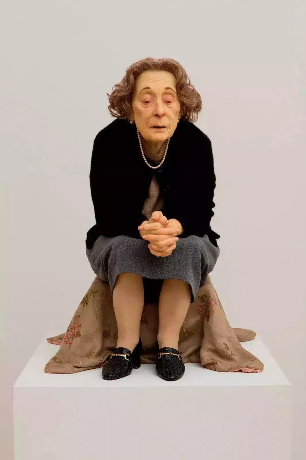 令人难以置信的活雕塑,逼真人脸雕塑视频