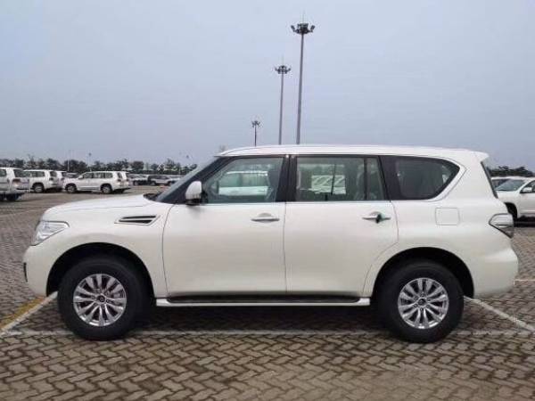 中东途乐5.6沙漠越野,霸气威武的设计新款日产途乐实车