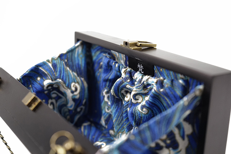 不要再背烂大街的双肩包了,别再背烂大街的轻奢包