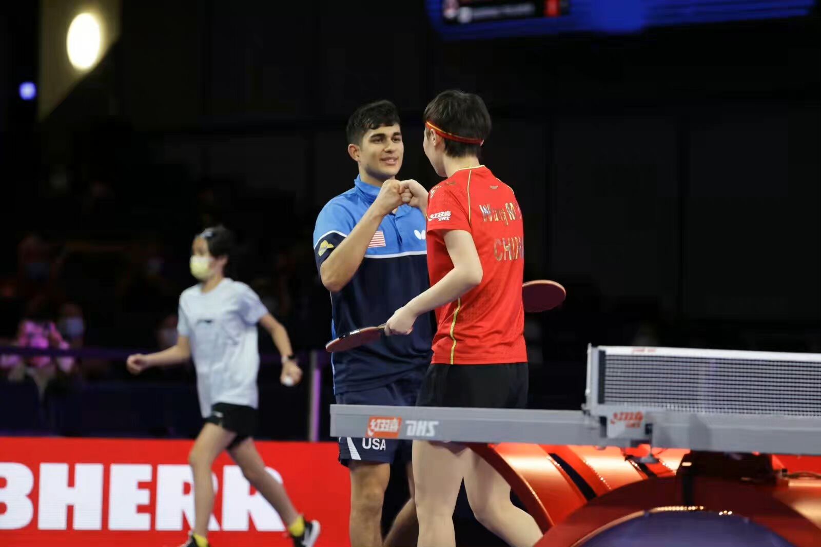 世乒赛张本智和爆冷出局,世乒赛冠军0-3惨败出局