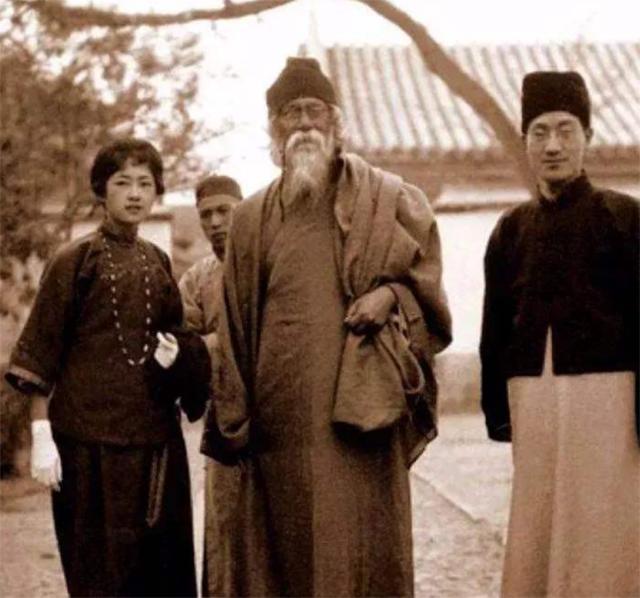 徐志摩飞机失事遇难图片,徐志摩飞机坠毁照片