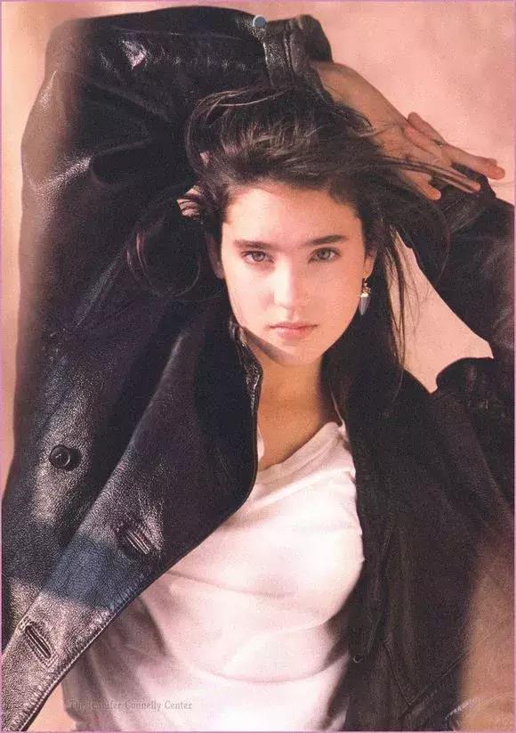 出道即是巅峰，人称“美人活化石”，被上帝亲吻过的脸颊