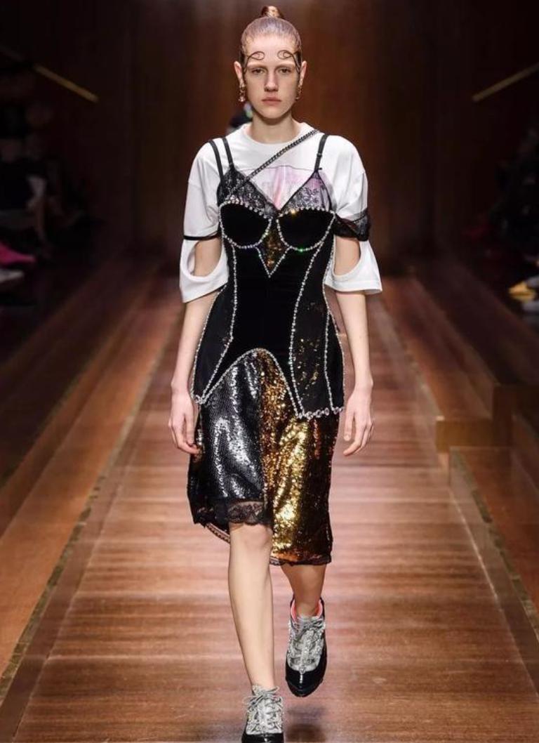 隔壁LV、CHANEL升价25%都卖断货 BURBERRY：我亏到*裤底**都不剩