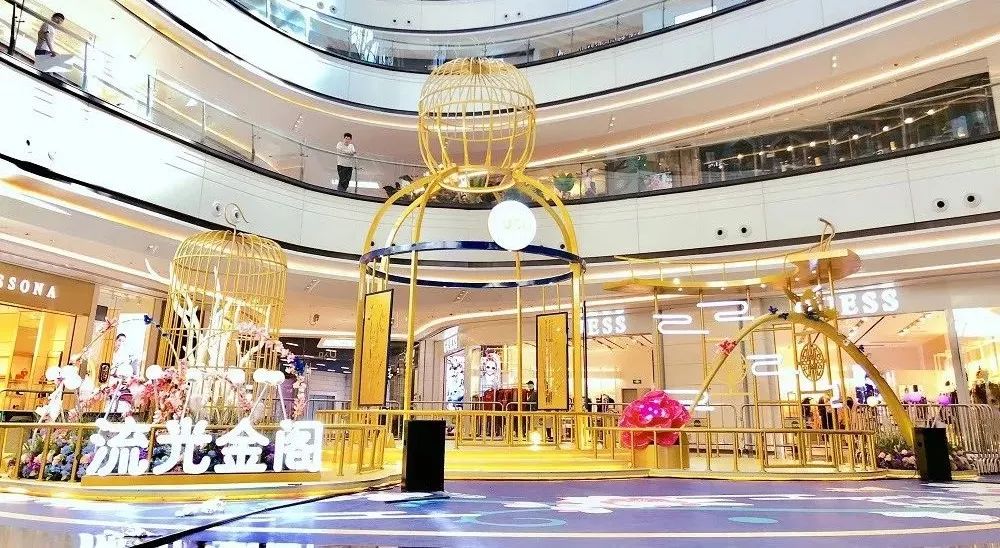 美已经不够了,今年的圣诞美陈必须“玩”起来