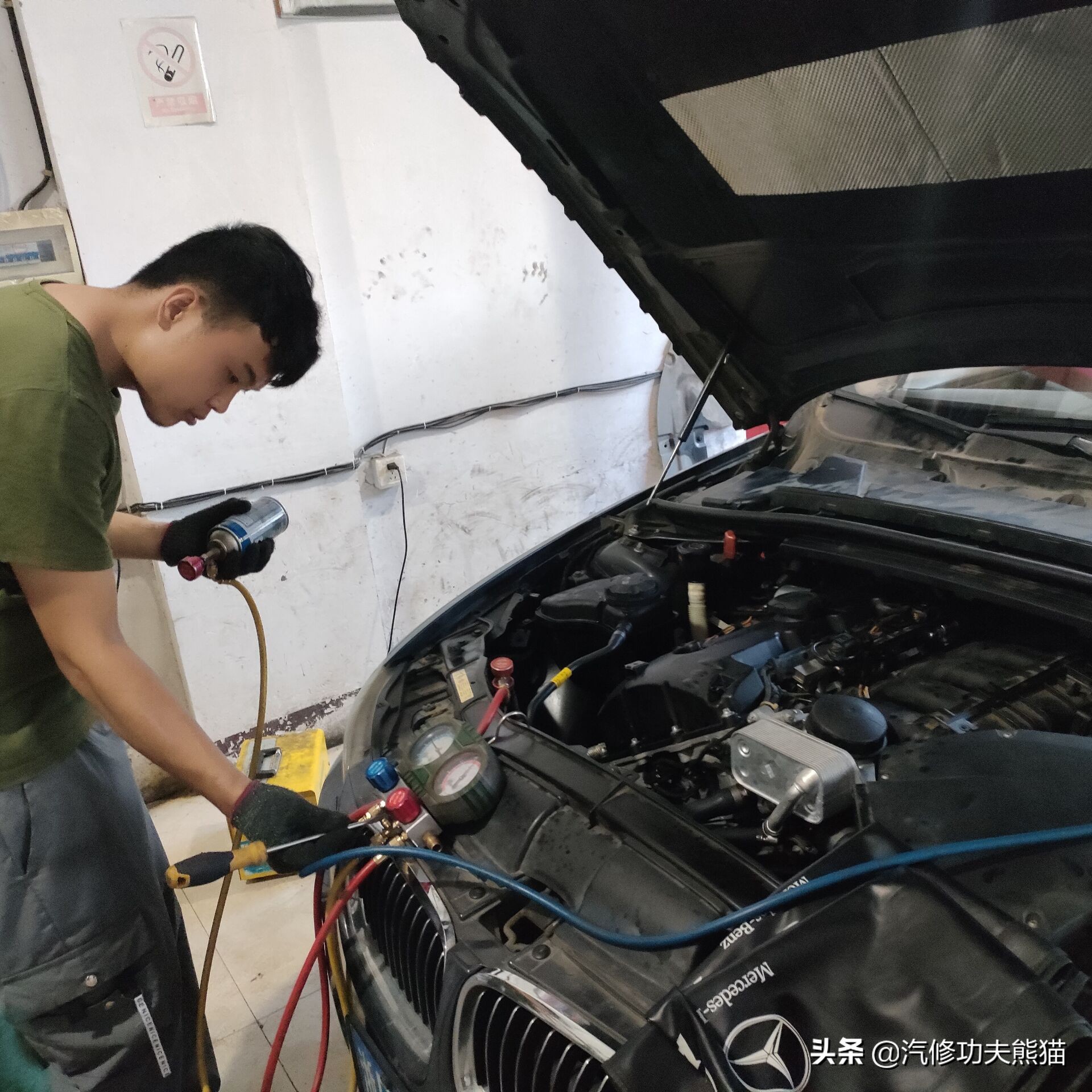 宝马e90325i2007款,宝马e90漏机油通病