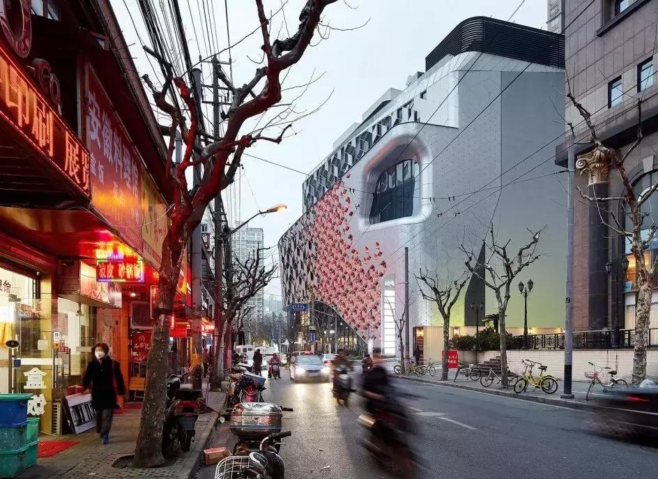 购物中心吸引人的特色,最有特色的购物中心大厅