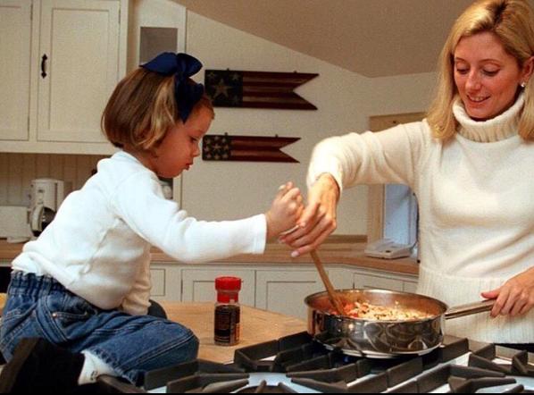 她不仅是众人艳羡的王室公主，更是称霸秀场的ItGirl