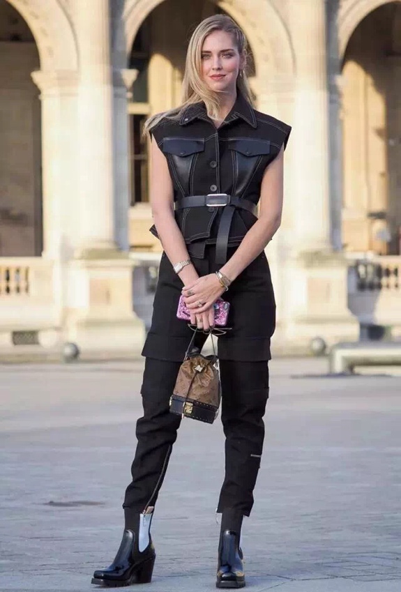 工装裤搭配宽松版t恤穿搭,今年最流行工装裤外套穿搭