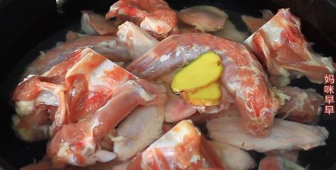 周黑鸭鸭脖的完整配方步骤,最正宗的周黑鸭商业卤制配方