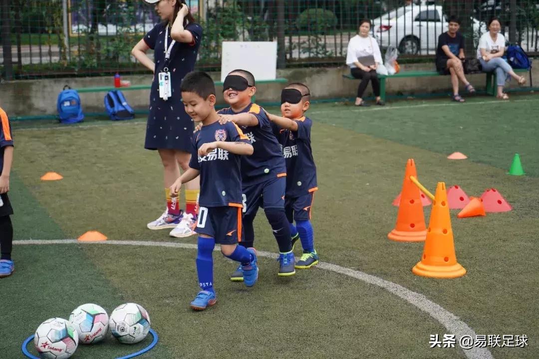 易联青训足球,易联梯队训练赛