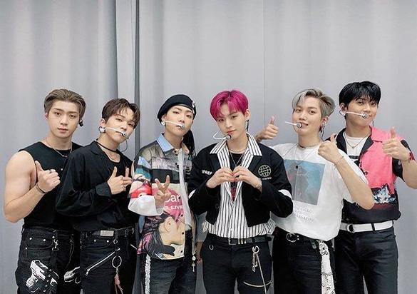 韩女团成员私密照遭泄露,21岁韩国女团偶像后台换衣被偷拍