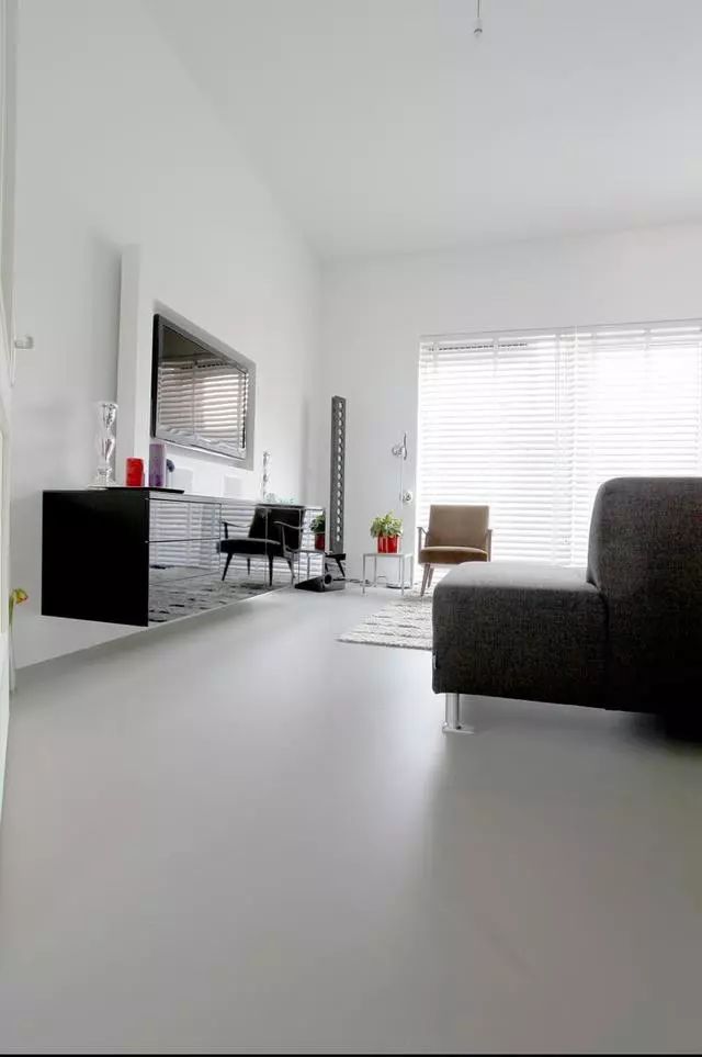 新式铺地砖找平不用水泥方法,地面直接用水泥