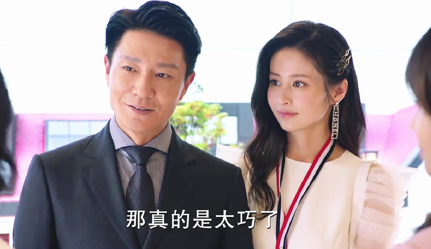 陪你一起长大颖儿擦地板,陪你一起长大颖儿找父母安慰