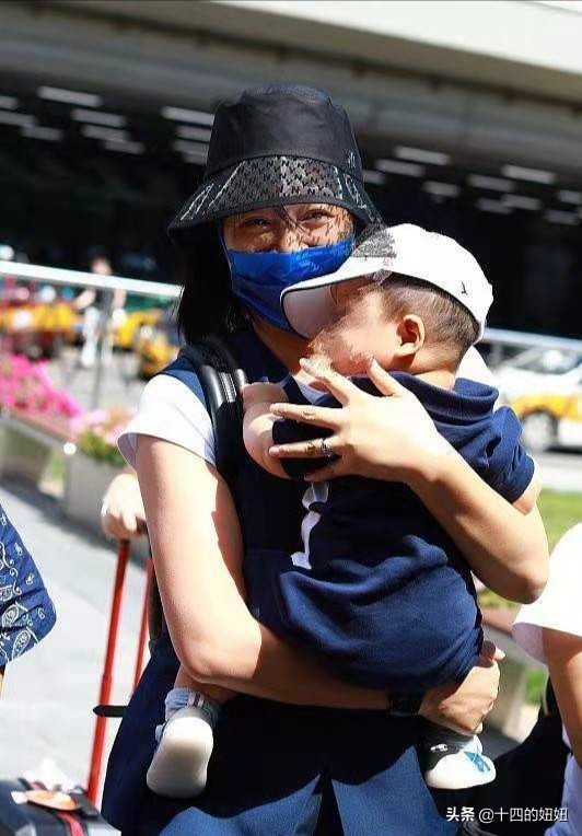 朱丹久违晒一家四口秀幸福,朱丹后街男装