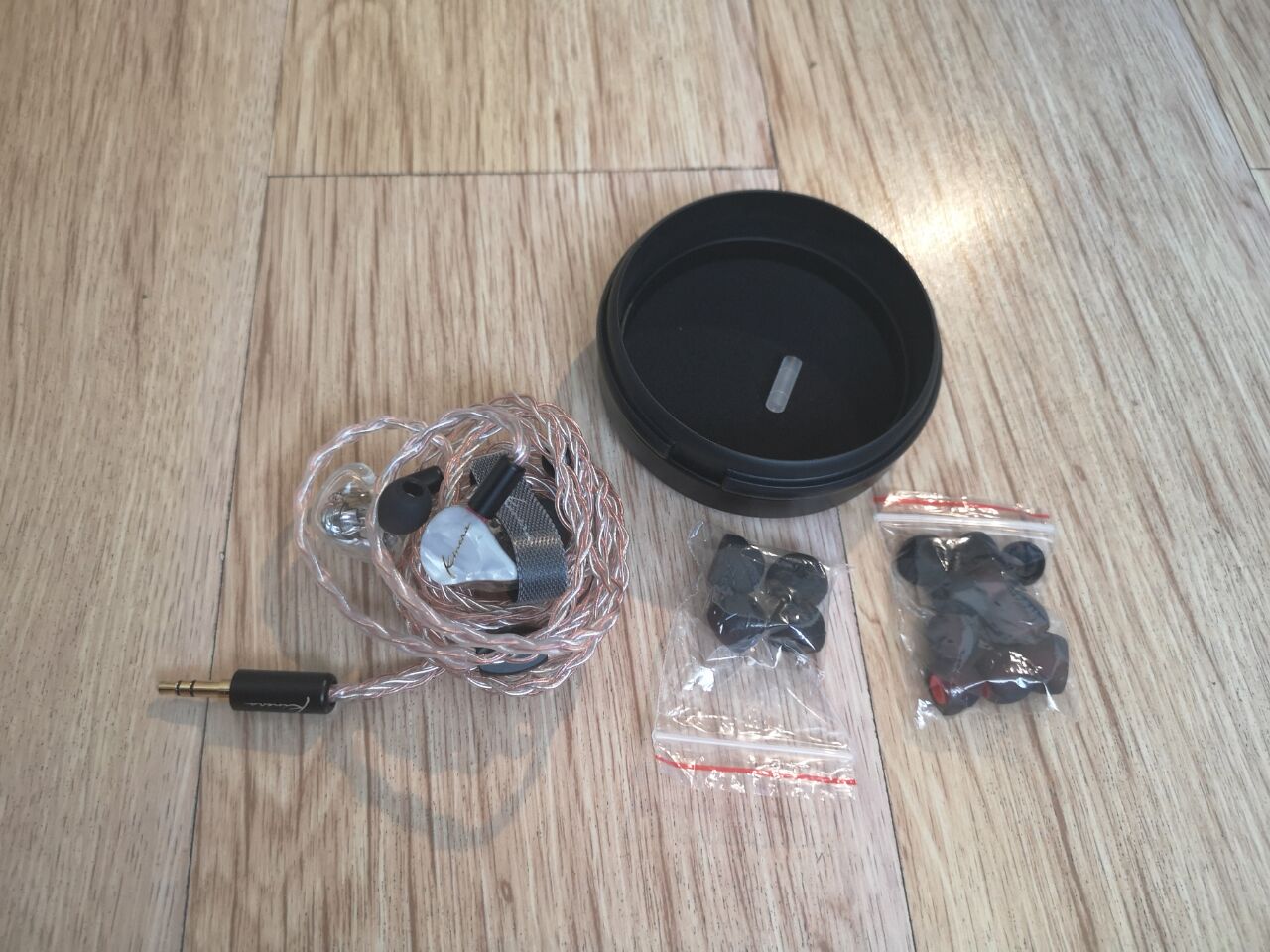 世界轻奢品牌地摊货,国外的地摊货国内的奢侈品牌