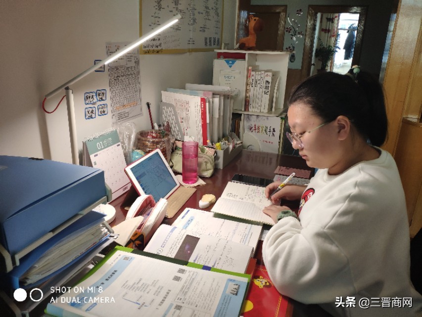 上课铃声“钉钉”响在线学习今开讲