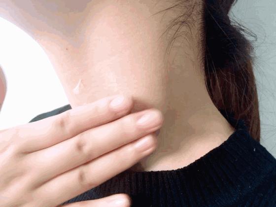 去脖子黑色素颈纹的最快方法,老年人脖子上的颈纹怎么遮挡