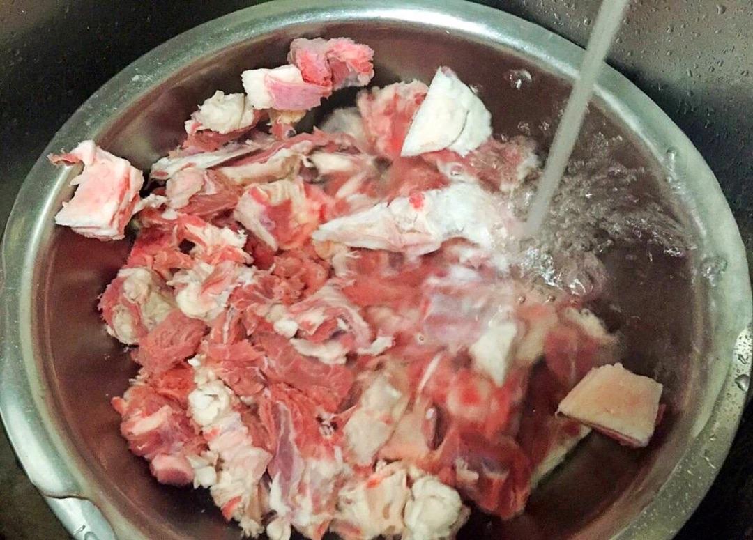 排骨一煮全是血,排骨一煮就飘起来