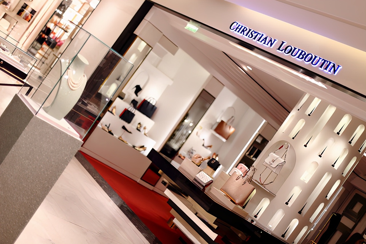 超模巴黎购物,超模走进步行街