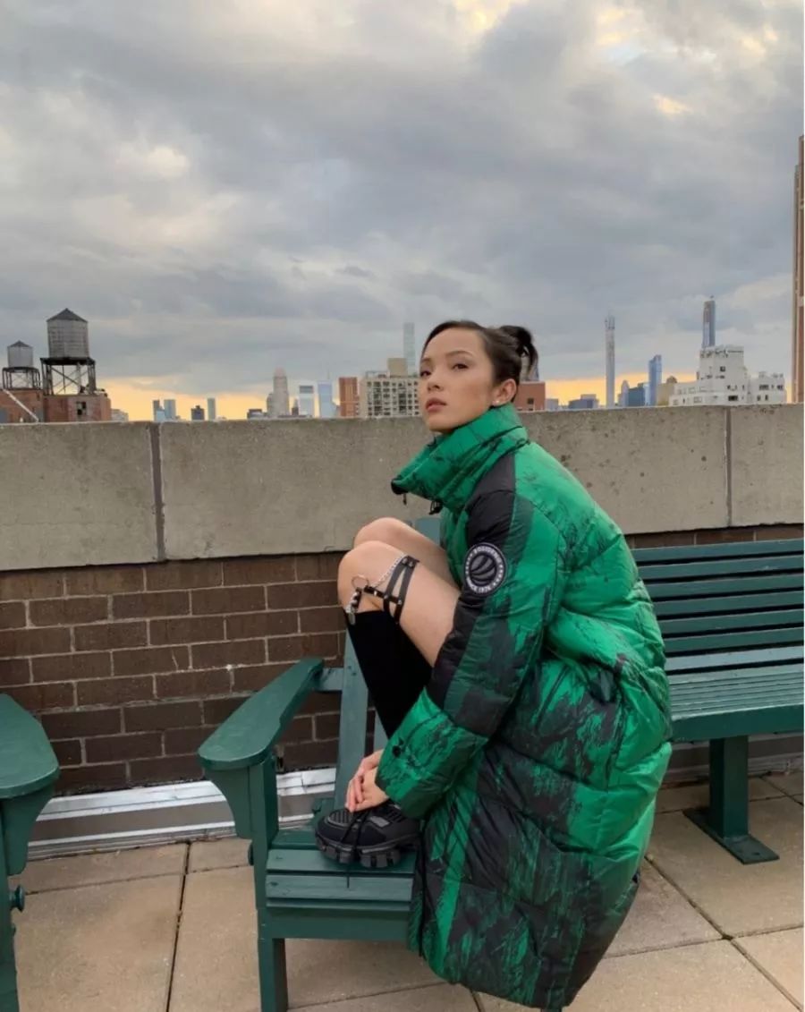 为了抢全球大咖都在翻牌的羽绒服，我差点挤晕在波司登...