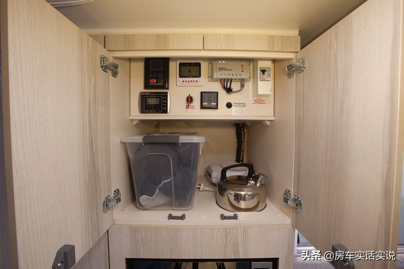 和一般常见的皮卡房车布局不同,dmax皮卡房车六座布局