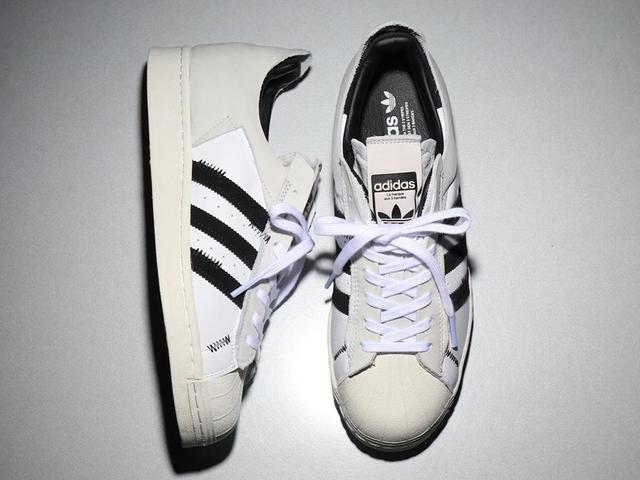 阿迪贝壳头经典款直播,阿迪达斯解构贝壳头