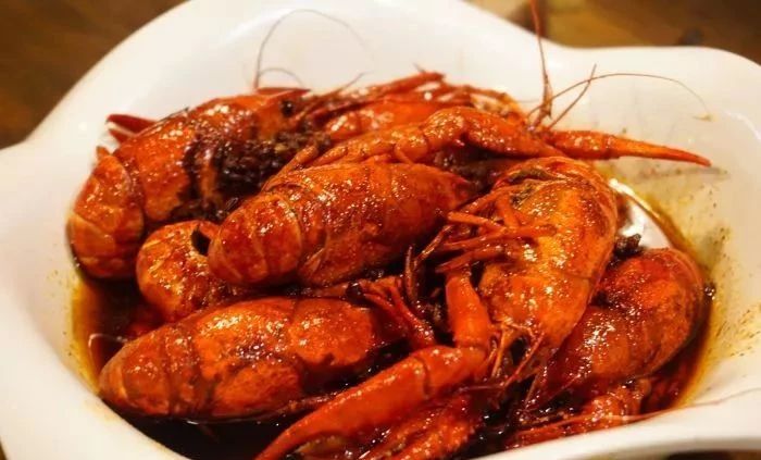 南宁美食推荐必吃龙虾,南宁最好吃的五香龙虾