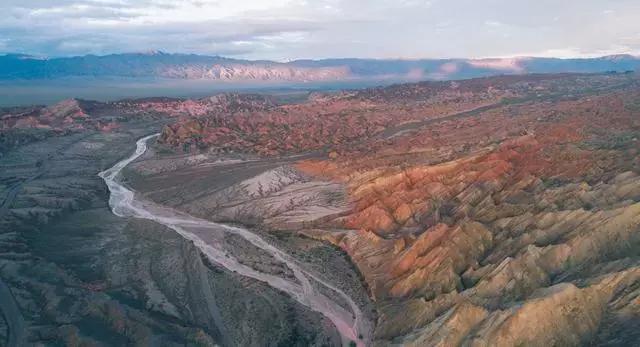 世界上最大规模的丹霞地貌风景区,红石峡奇特的丹霞地貌