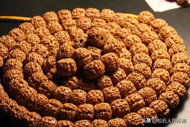 盘了100年的文玩核桃能卖多少钱,盘了1年的金刚