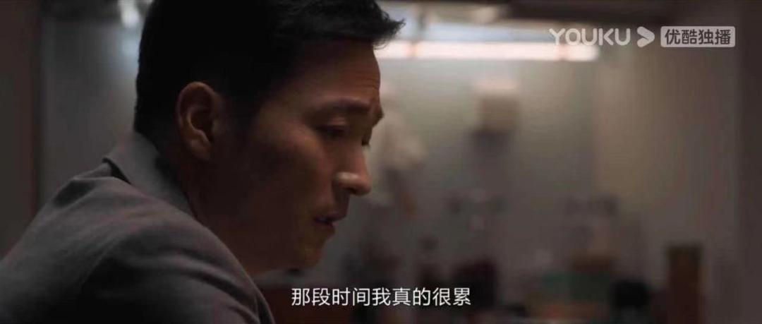 异性相处，男人突然做出这三个动作，十有八九是有人了