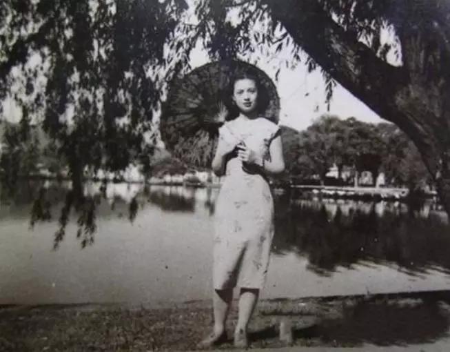 她28岁嫁百亿富豪小说,她24岁嫁给千亿富豪