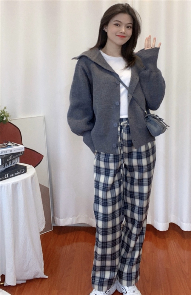 过了40岁的女人多穿些休闲装舒适,40岁适合穿哪种衣服时尚减龄大气