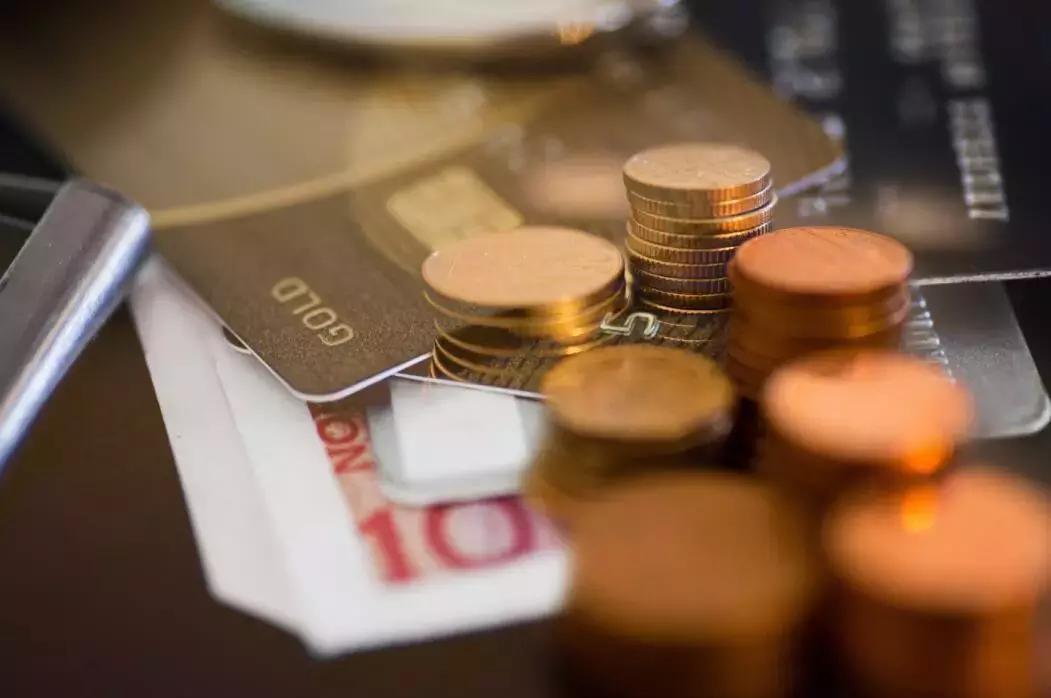 信用卡被人借而恶意透支怎么办,信用卡恶意透支诈骗罪怎么判