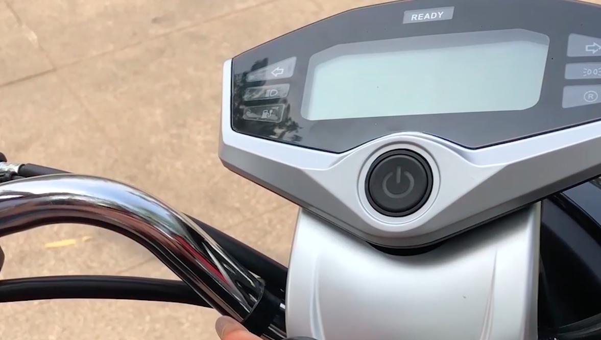 电动车多久不充电电池就坏了,新能源电车放着不开电池会坏吗