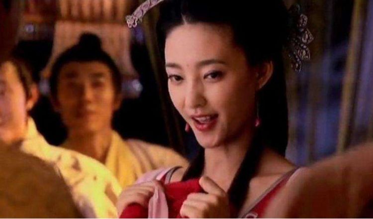 娼女不听话怎么办？老妈子有办法，一招“梨花带雨”，是她们噩梦