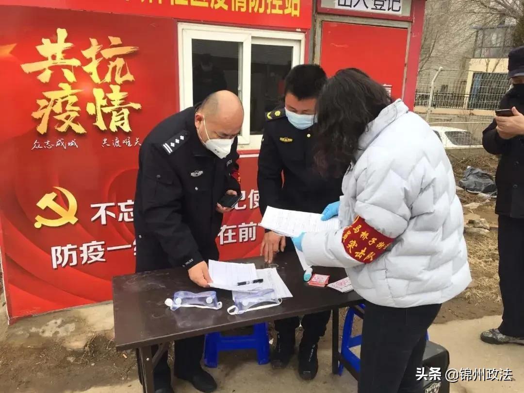 变的是“角”色不变的是“警”色