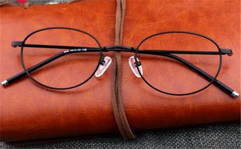 钛合金镜框为什么价格悬殊,钛镜架的优点和缺点