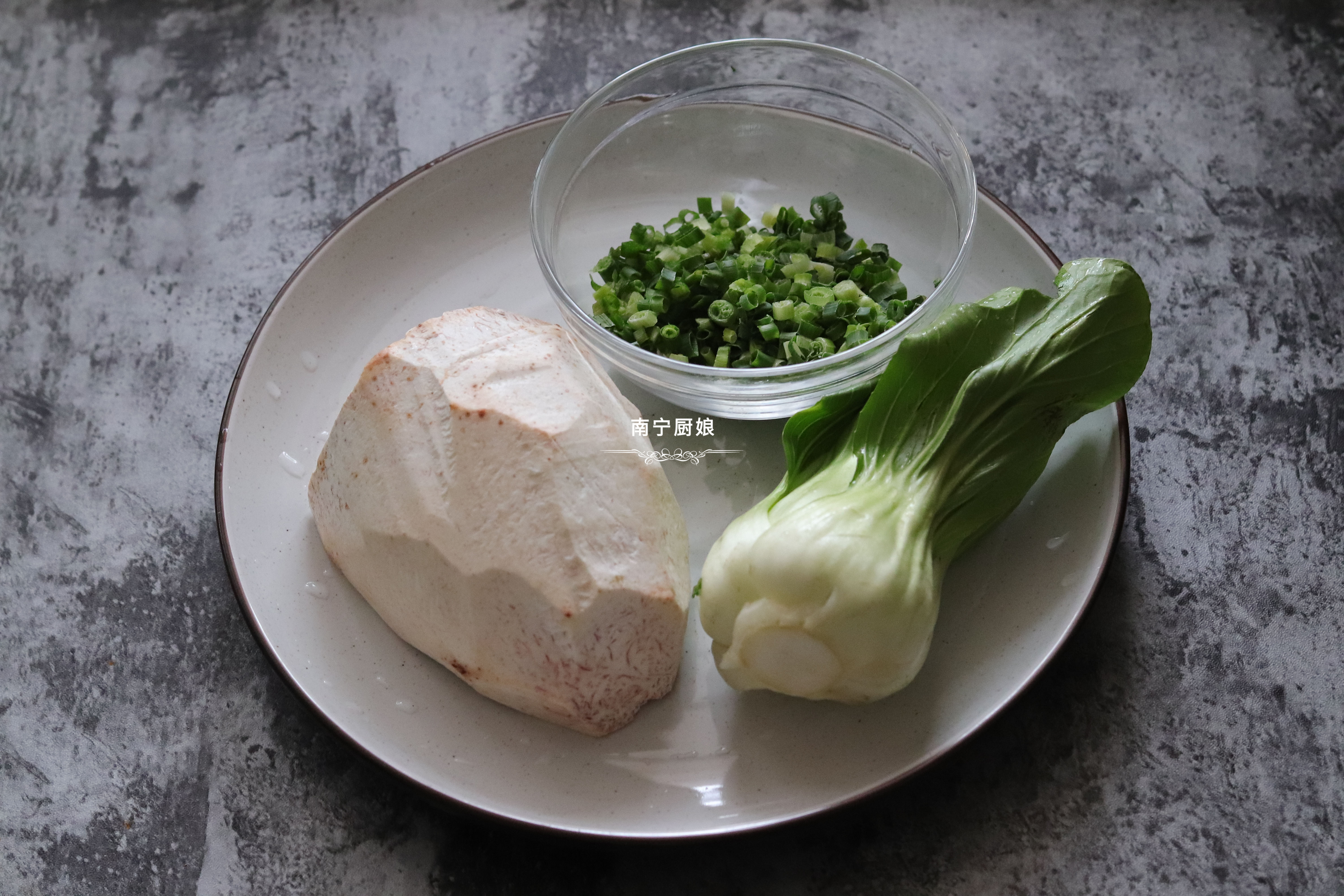 这道汤最近火了，天气越冷越想喝，鲜香爽滑，我们家隔三差五就做