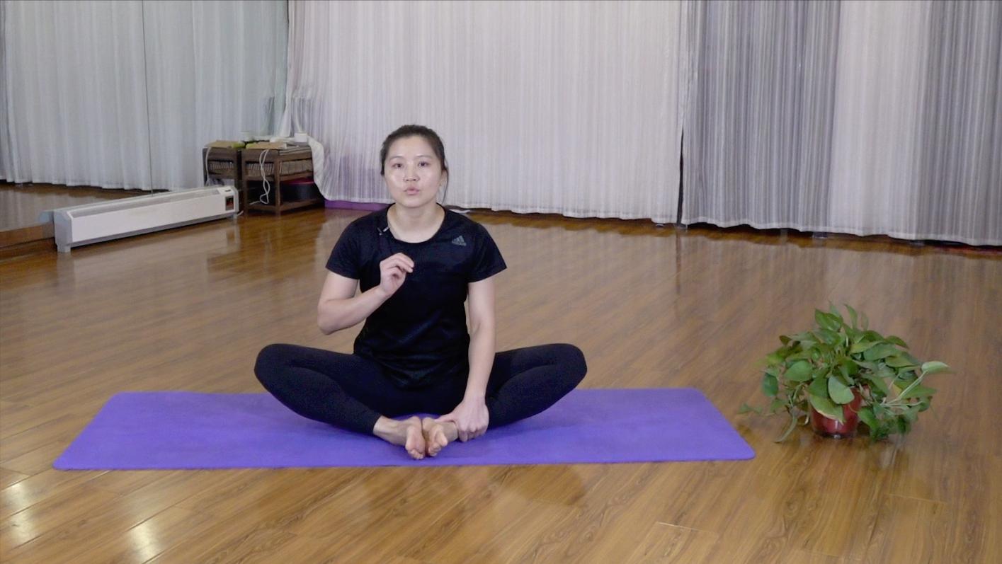 久坐腰痛的缓解方法瑜伽体式,久坐瑜伽每天必练4个动作