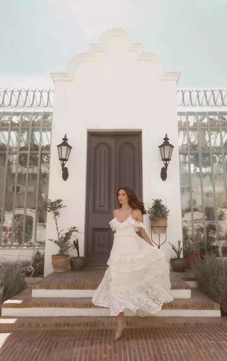 洋气上档次吊带裙秋冬内搭,今年最火的吊带裙内搭