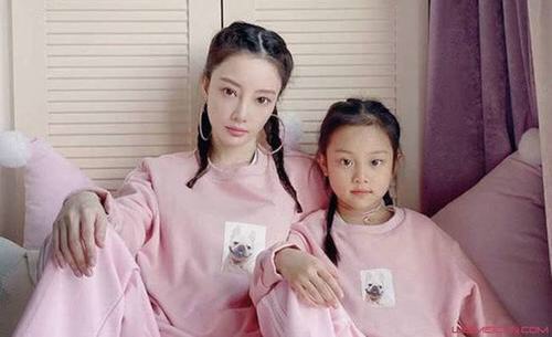 李小璐和PGone跳同款舞引争议,PGone发文辟谣,是谁在蹭热度么?