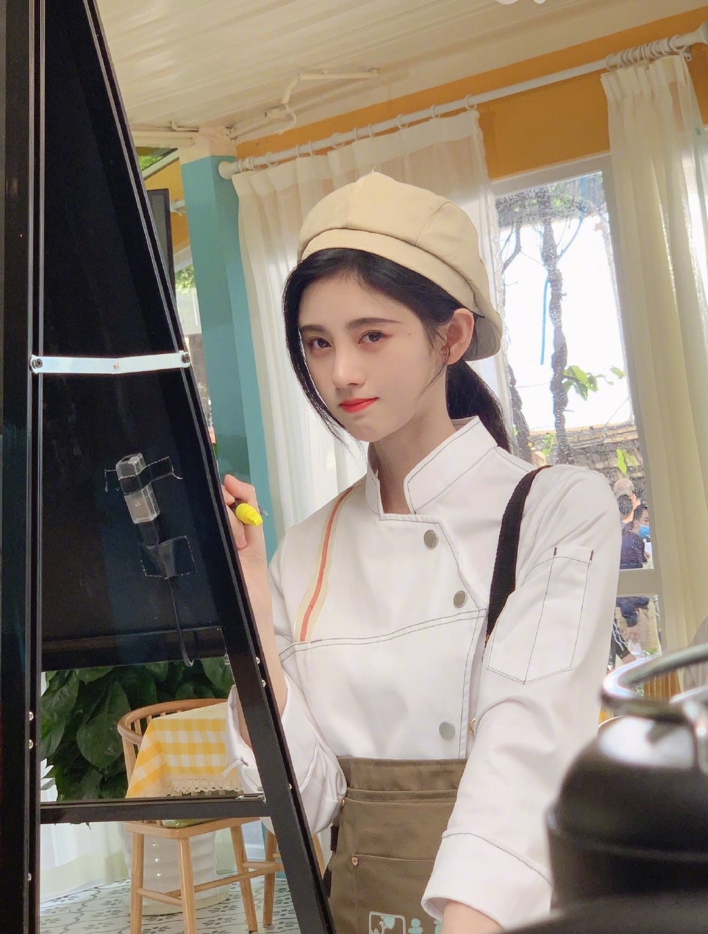 鞠婧祎新剧花间令服装,鞠婧祎红衣造型惊艳杨幂