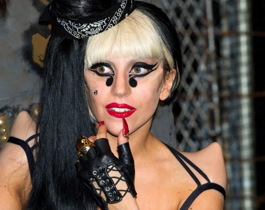 巴黎时装秀ladygaga,ladygaga巴黎时装秀